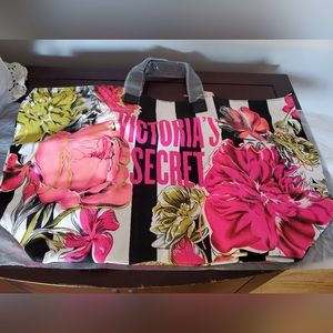 LAST CALL Victoria's Secret New Floral Print Bag. I ship daily!